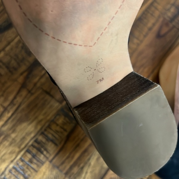 Caslon Booties boots black leather suede
Zip closure size 7 - Picture 12 of 12